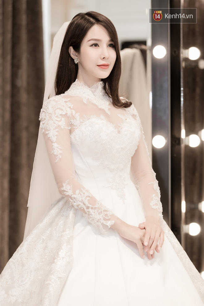 Diệp Lâm Anh đẹp mong manh đi thử váy cưới trước ngày trọng đại